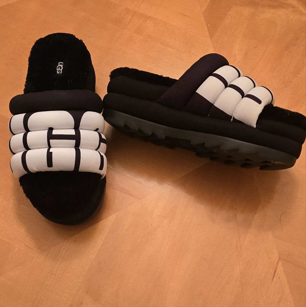 NWOT UGG SLIDES